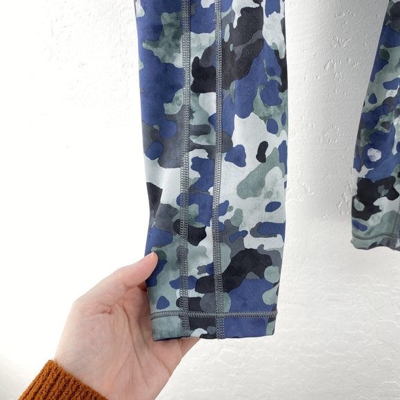 Athleta Ultimate Stash 7/8 Leggings‎ Cloud Camo Dress Blue Running Size S - Picture 2 of 8